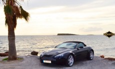 Photo for Aston Martin V8 Vantage 
